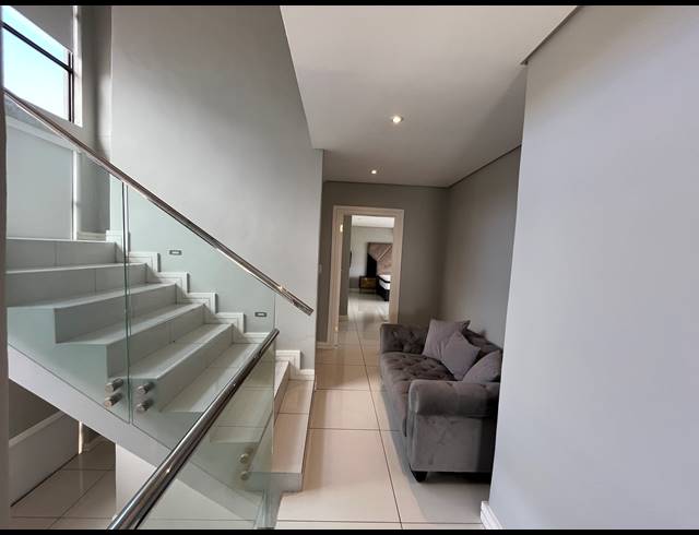 5 BEDROOM CLUSTER FOR SALE IN IZINGA RIDGE